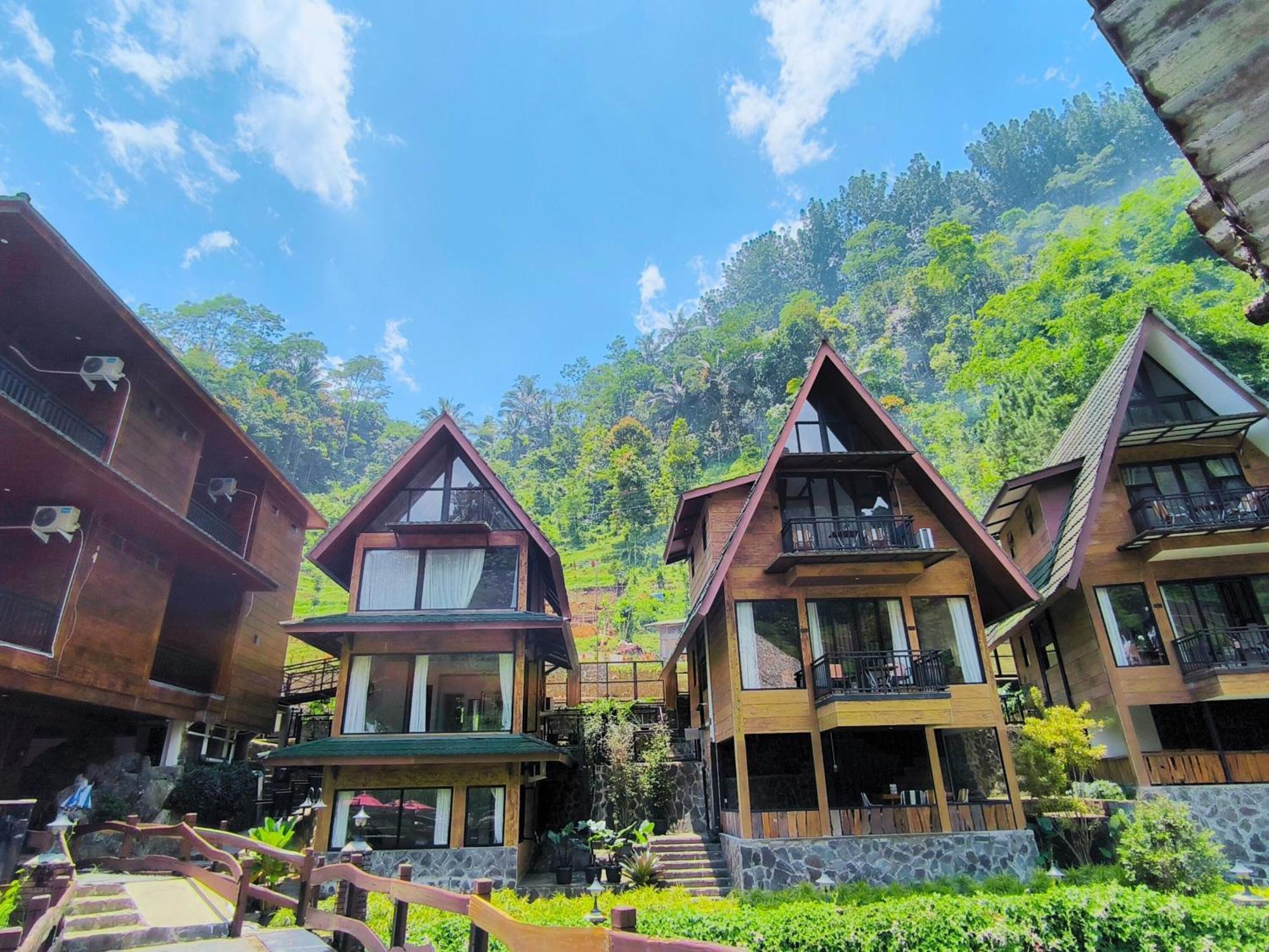 Bayan Village Baturraden Exterior photo