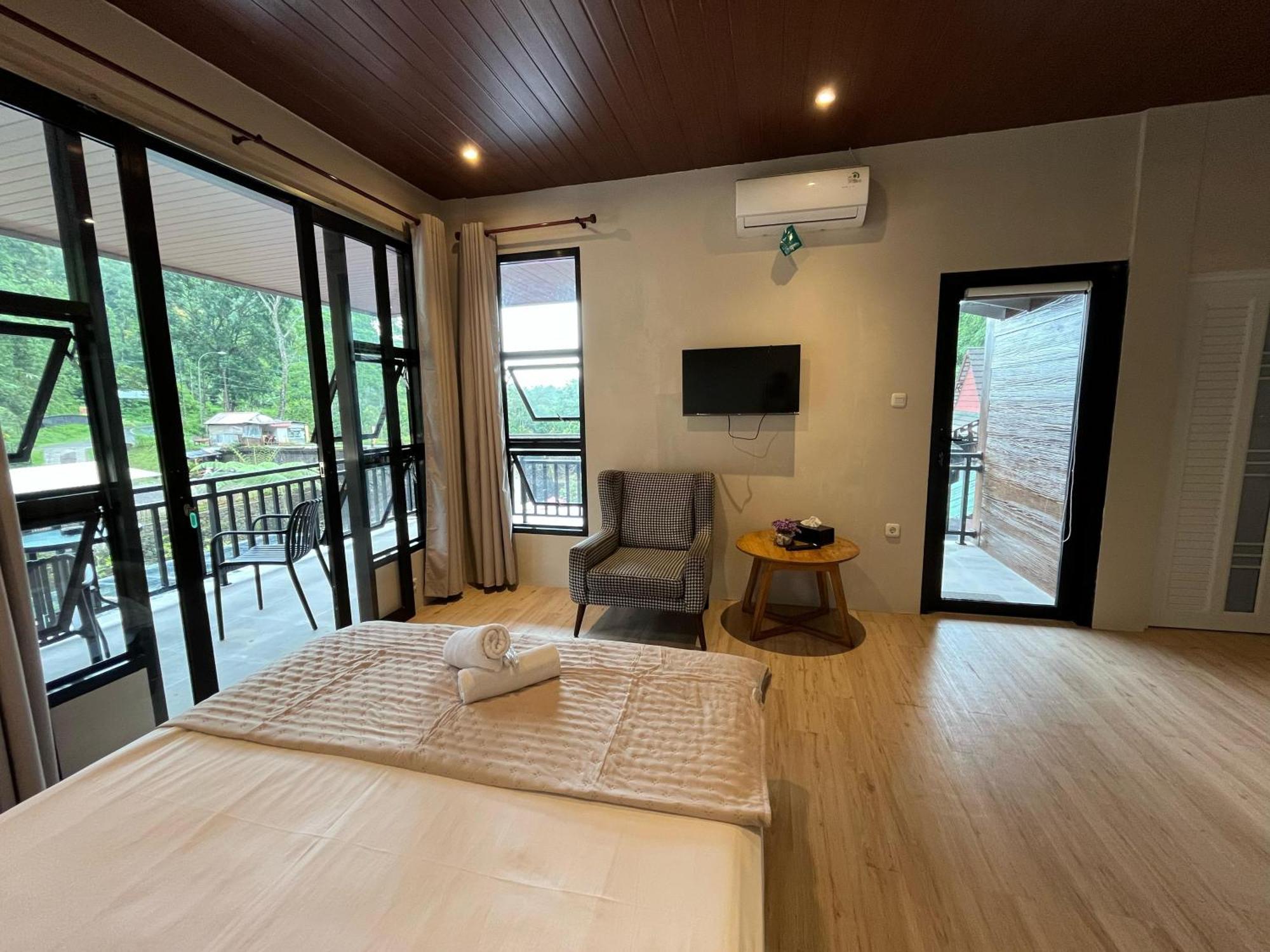 Bayan Village Baturraden Exterior photo